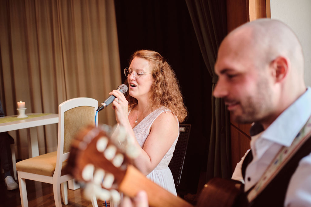 Sarah und Luca singen auf einer Hochzeit in Dresden